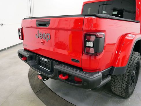 Used 2020 Jeep Gladiator Rubicon w/ Advanced Safety Group image 9