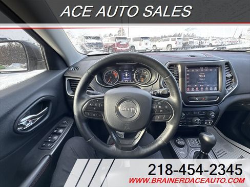 Used 2019 Jeep Cherokee Trailhawk w/ Cold Weather Group image 11