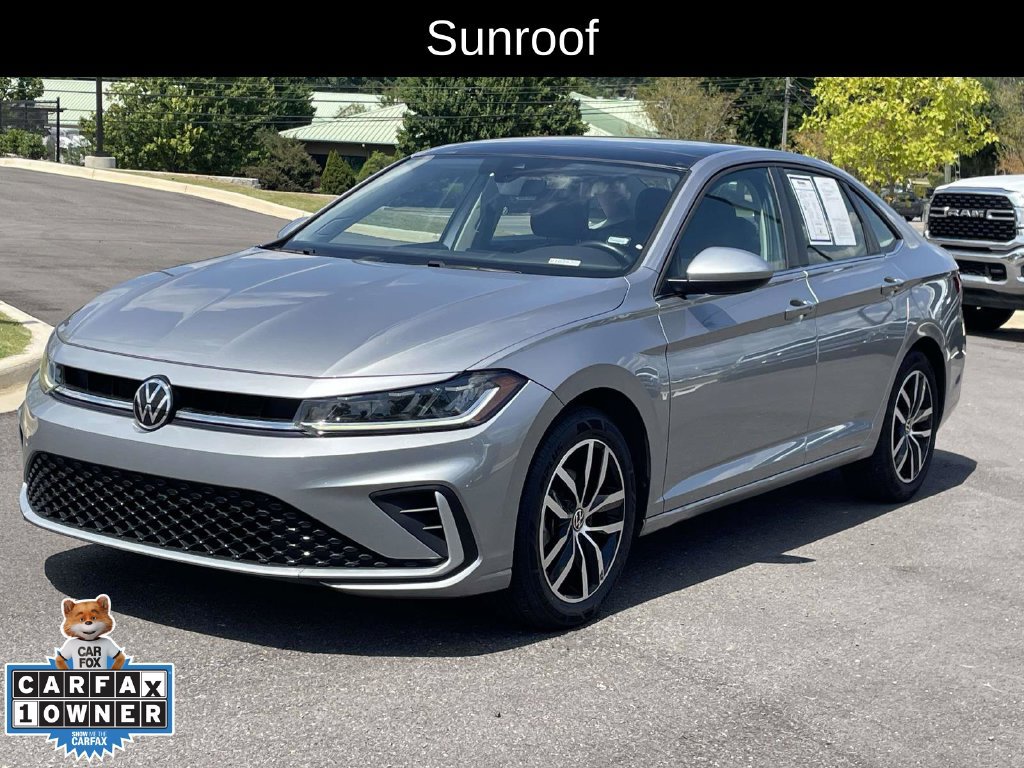 Used 2025 Volkswagen Jetta SE FWD image 7