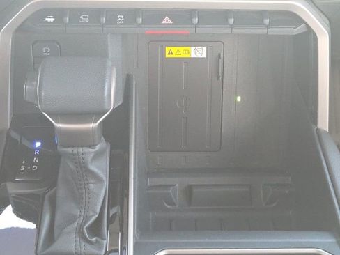 Used 2024 Toyota Tundra Limited AWD/4WD image 34