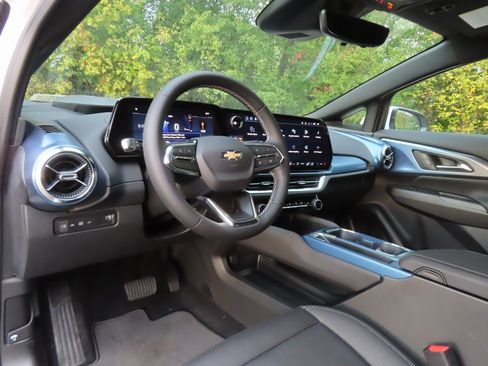 New 2026 Chevrolet Equinox EV LT w/ Convenience Package II image 21