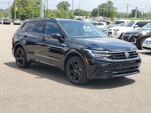 Used 2023 Volkswagen Tiguan SE R-Line AWD/4WD image 4