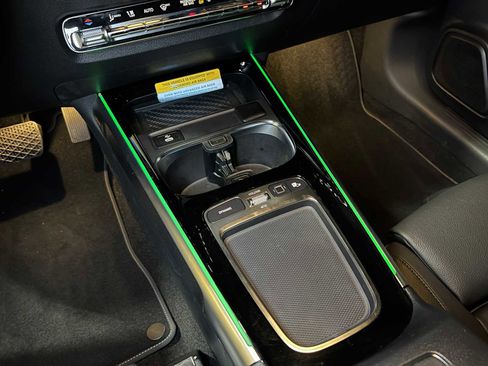 Used 2025 Mercedes-Benz GLB 250 4MATIC image 30