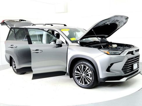 Used 2025 Toyota Grand Highlander AWD Hybrid image 12