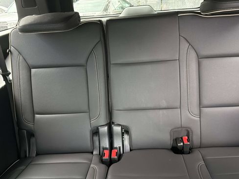 Used 2025 Chevrolet Suburban Premier RWD image 14