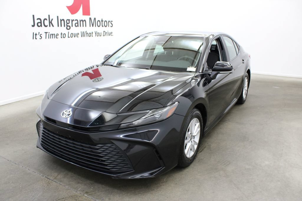 Used 2025 Toyota Camry LE FWD image 2