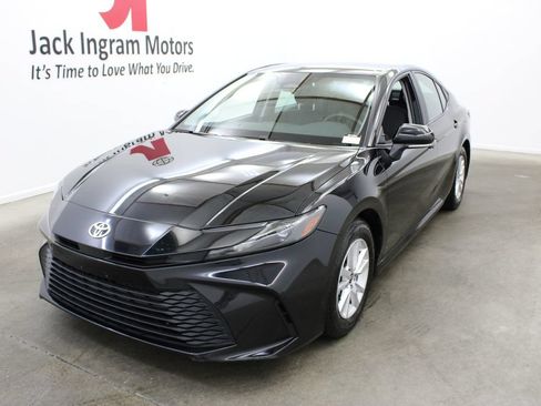 Used 2025 Toyota Camry LE FWD image 2