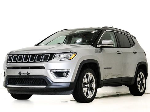 Used 2018 Jeep Compass Limited w/ Navigation Group AWD/4WD image 3