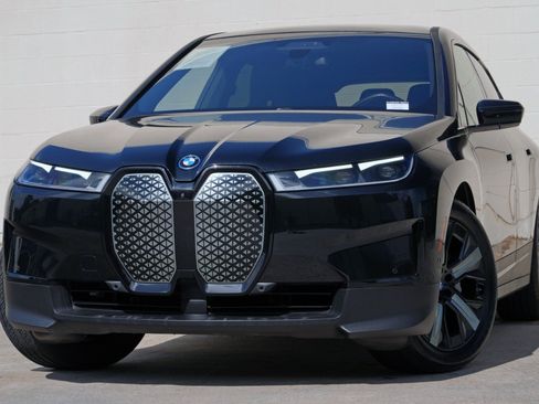 Used 2022 BMW iX xDrive50 w/ Premium Package AWD/4WD image 3