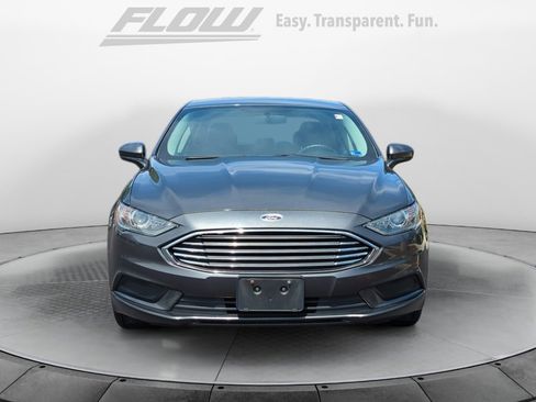 Used 2017 Ford Fusion SE w/ Fusion SE Technology Package FWD image 3