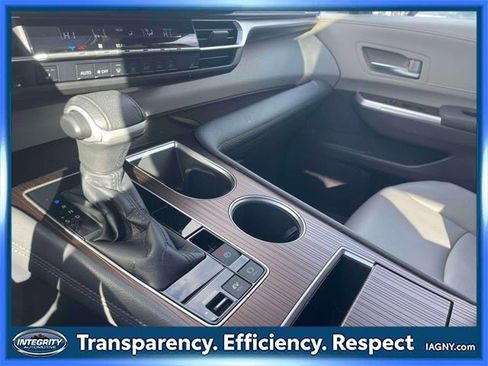 Certified 2021 Toyota Sienna XLE image 32