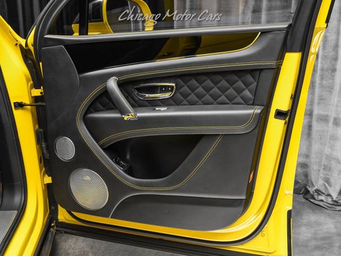 Used 2017 Bentley Bentayga image 35