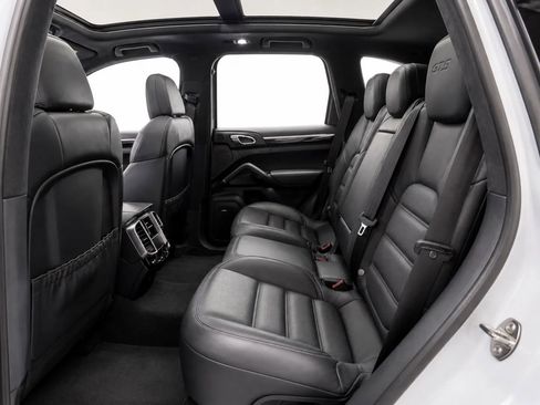 Used 2018 Porsche Cayenne GTS w/ Premium Package Plus AWD/4WD image 10