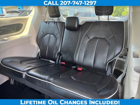 Used 2023 Chrysler Pacifica Limited FWD image 16