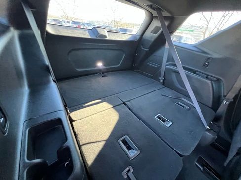 Used 2023 Chevrolet Traverse Premier image 28