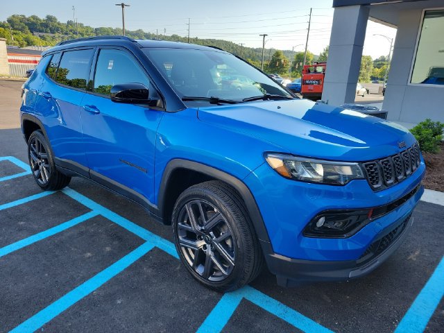 Used 2026 Jeep Compass Limited AWD/4WD image 1
