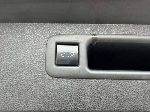 Used 2021 Toyota Highlander XLE AWD/4WD image 8