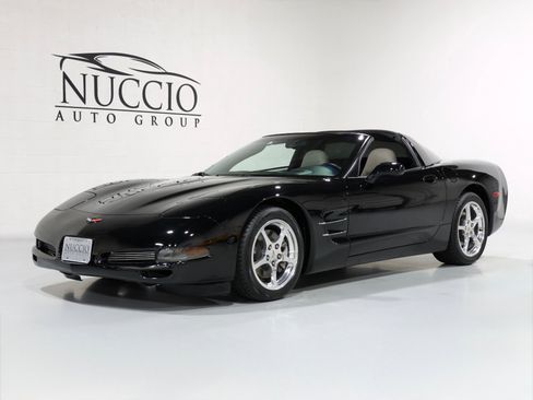 Used 2004 Chevrolet Corvette Coupe w/ Roof Package RWD image 33