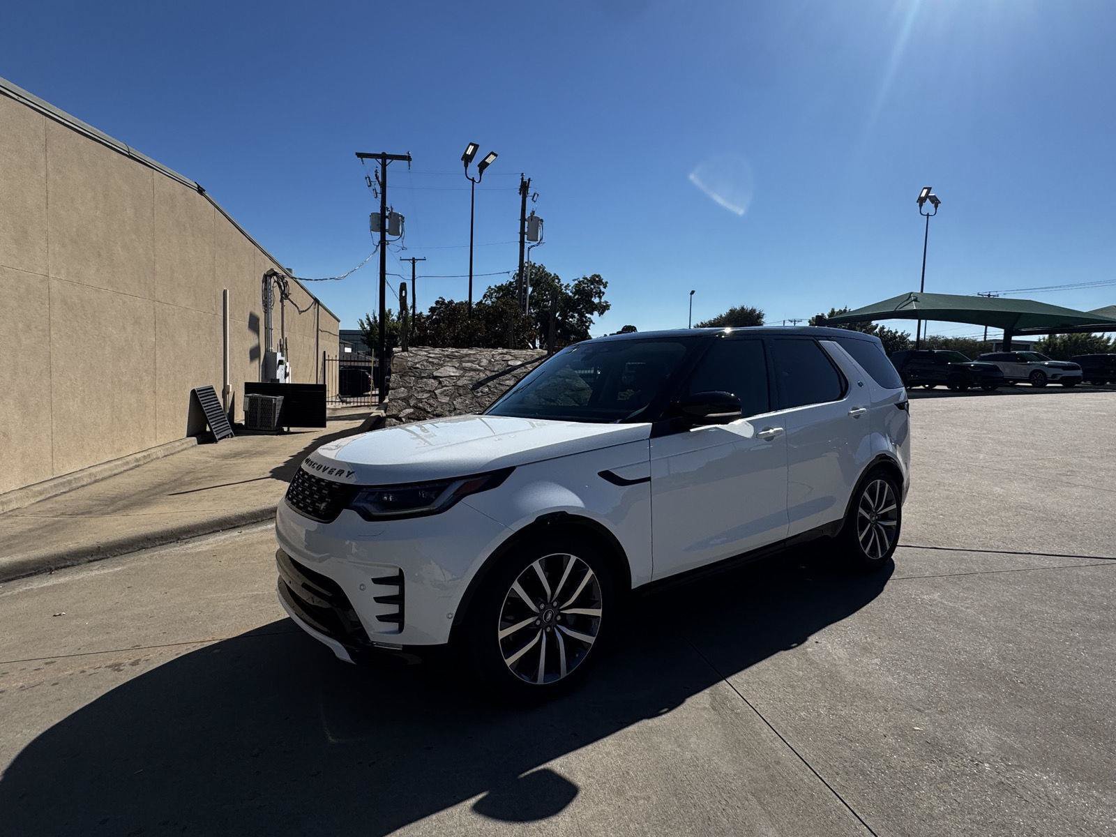 Used 2025 Land Rover Discovery Dynamic SE AWD/4WD image 1