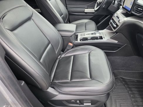Used 2022 Ford Explorer XLT w/ Equipment Group 202A image 13