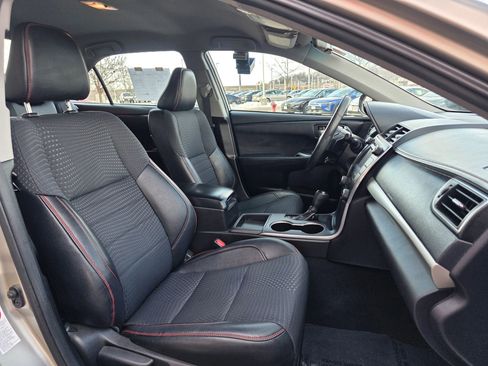 Used 2015 Toyota Camry SE image 6