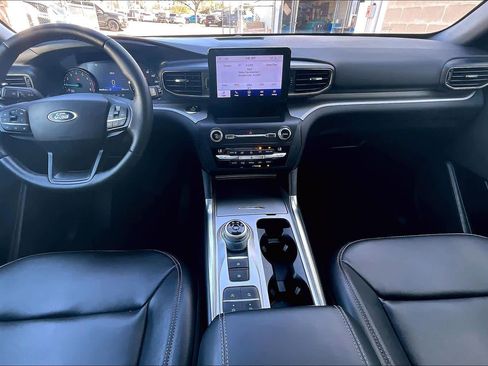 Used 2020 Ford Explorer XLT w/ Equipment Group 202A image 16