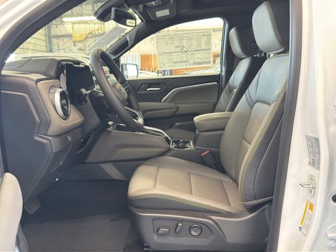 New 2026 Chevrolet Colorado ZR2 w/ Technology Package AWD/4WD image 13