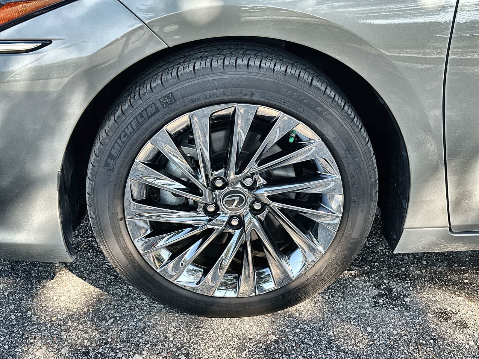 Used 2024 Lexus ES 350 Ultra Luxury w/ Accessory Package (Z2) FWD image 13
