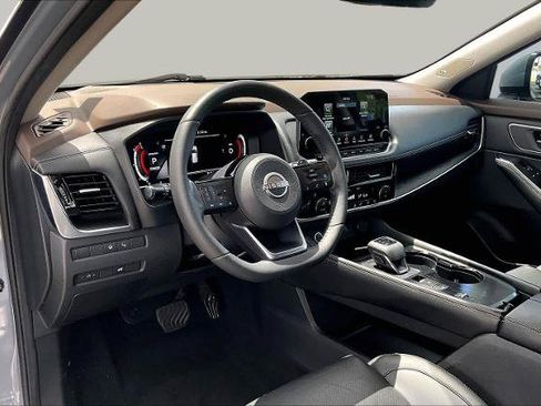 Certified 2022 Nissan Rogue Platinum w/ Head-Up Display Package FWD image 18
