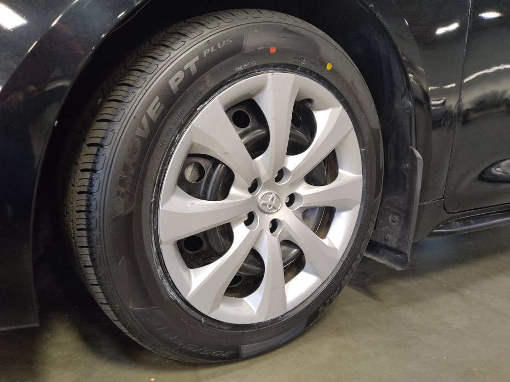 Used 2024 Toyota Corolla LE FWD image 31