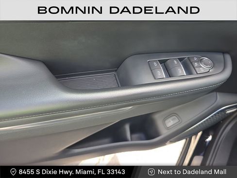 Used 2025 Buick Enclave Sport Touring image 18