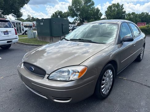 Used 2007 Ford Taurus SE FWD image 1