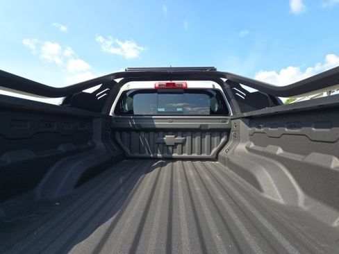 Used 2025 Chevrolet Colorado ZR2 w/ Midnight Edition AWD/4WD image 11