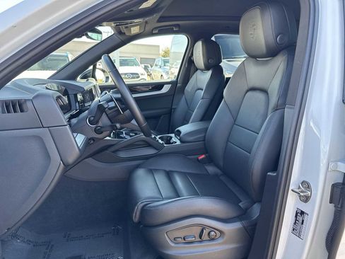 Used 2025 Porsche Cayenne image 15