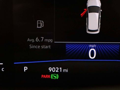 Used 2025 Volkswagen Taos SE w/ Panoramic Sunroof Package image 9