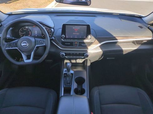 Used 2025 Nissan Altima 2.5 SV image 16