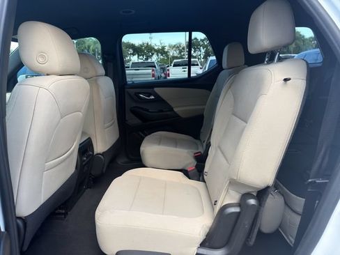 Used 2023 Chevrolet Traverse LT FWD image 14