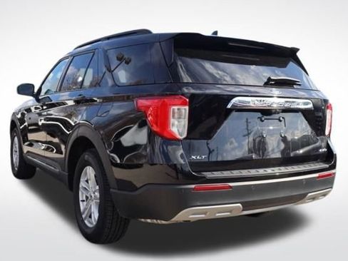 Used 2022 Ford Explorer XLT w/ Equipment Group 202A image 9