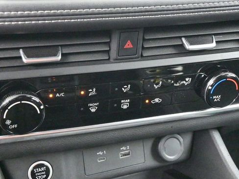 Used 2023 Nissan Rogue S image 21