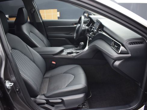 Used 2024 Toyota Camry SE image 10