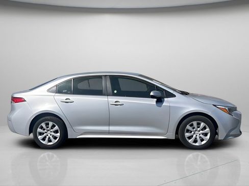 Used 2025 Toyota Corolla LE image 3