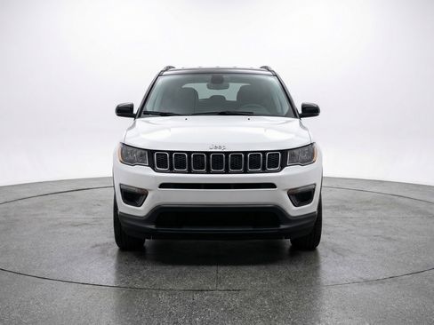 Used 2025 Jeep Compass Limited AWD/4WD image 2