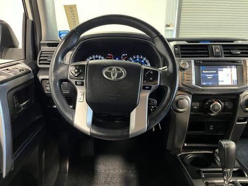 Used 2017 Toyota 4Runner SR5 AWD/4WD image 21