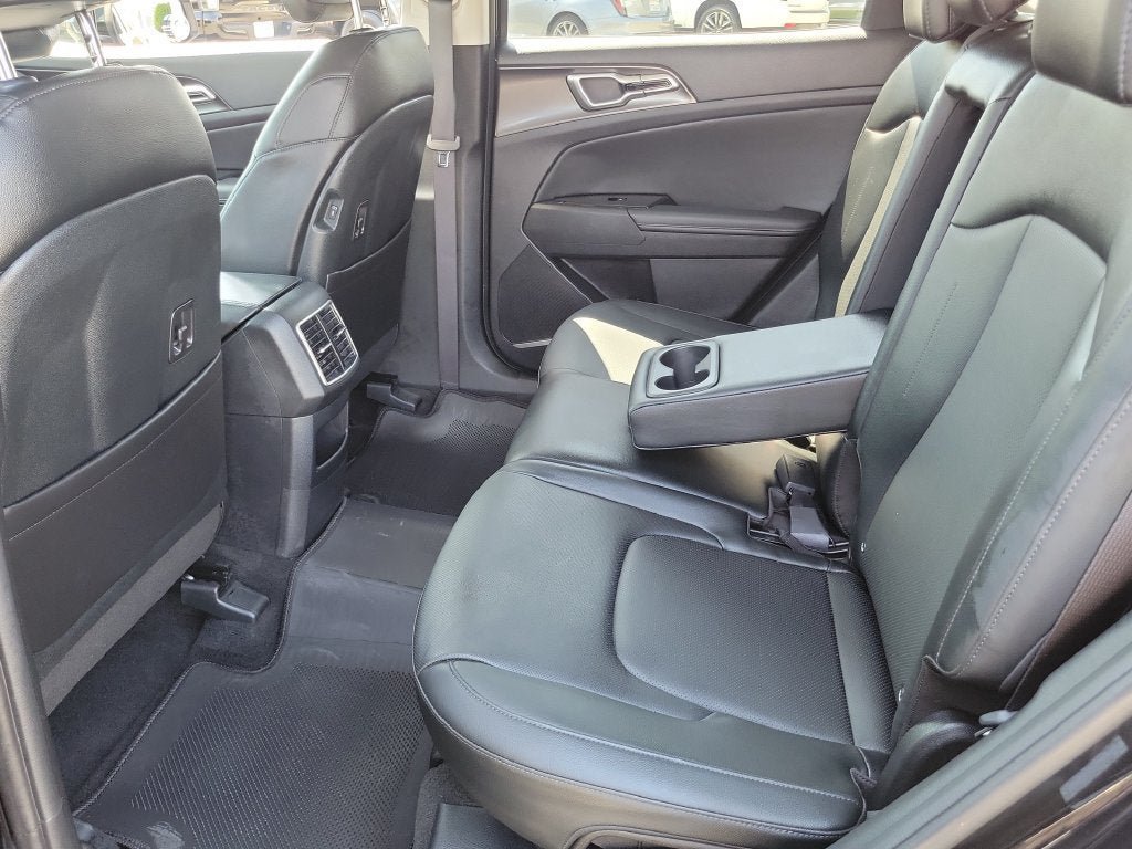Used 2025 Kia Sportage EX w/ Premium Package FWD image 13