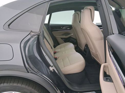 Certified 2025 Porsche Macan Electric image 41