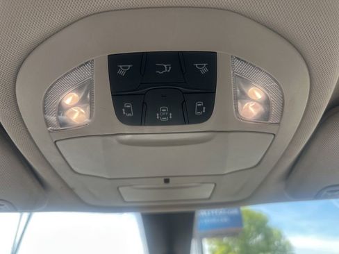 Used 2022 Chrysler Voyager LX FWD image 23