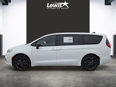 New 2026 Chrysler Pacifica Select FWD image 2