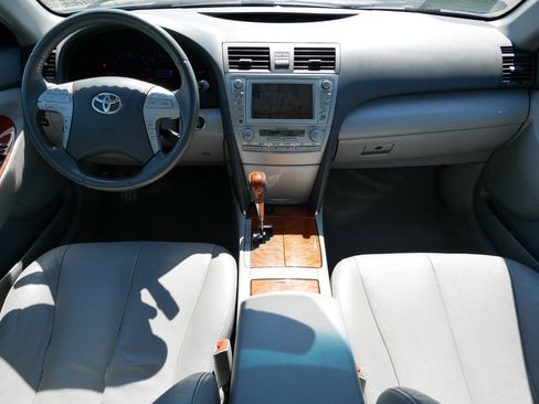 Used 2011 Toyota Camry XLE w/ SE/XLE Extra-Value Pkg image 10