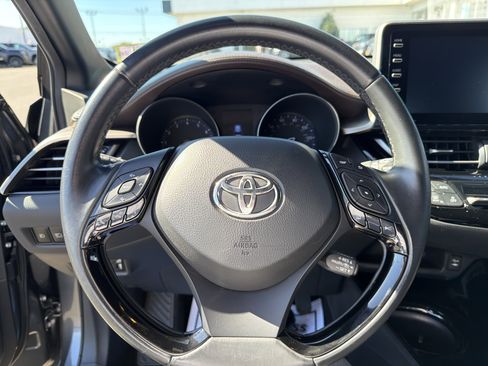Used 2019 Toyota C-HR Limited image 11