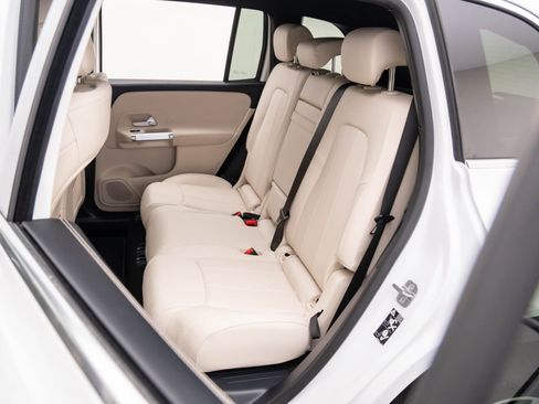 New 2025 Mercedes-Benz GLB 250 4MATIC image 18